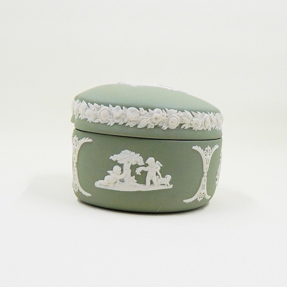 Wedgwood Green Jasperware Cupid As Oracle Bean Shaped Trinket Box with Lid - Picture 3 of 9